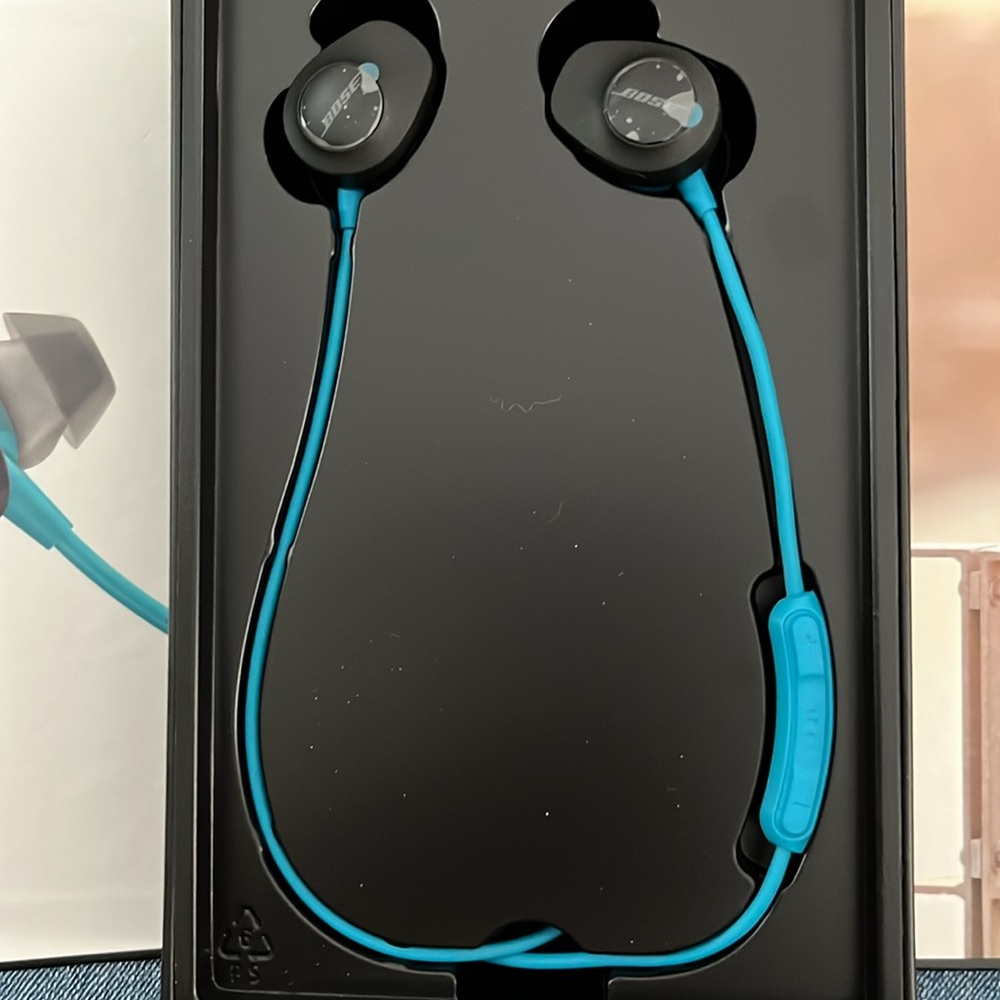 Bose Soundsport Wireless Sweat & Weather Resistant In-Ear Headphones Aqua NEW - Picture 2 of 5